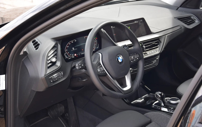 BMW Seria 1 cena 135950 przebieg: 5000, rok produkcji 2023 z Kunów małe 106